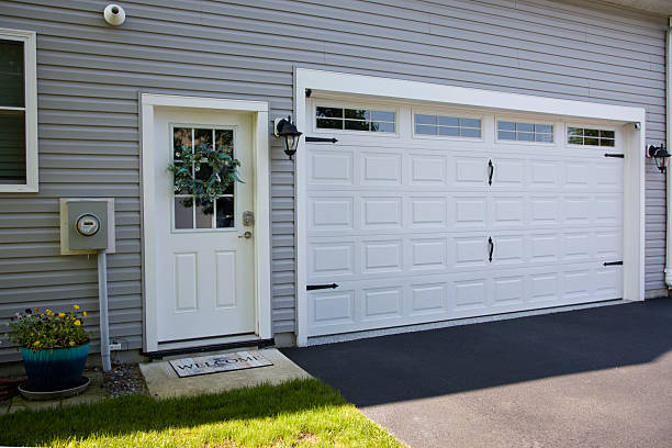 24/7 Emergency Garage Door Panel Replacement experts in North Potomac, MD